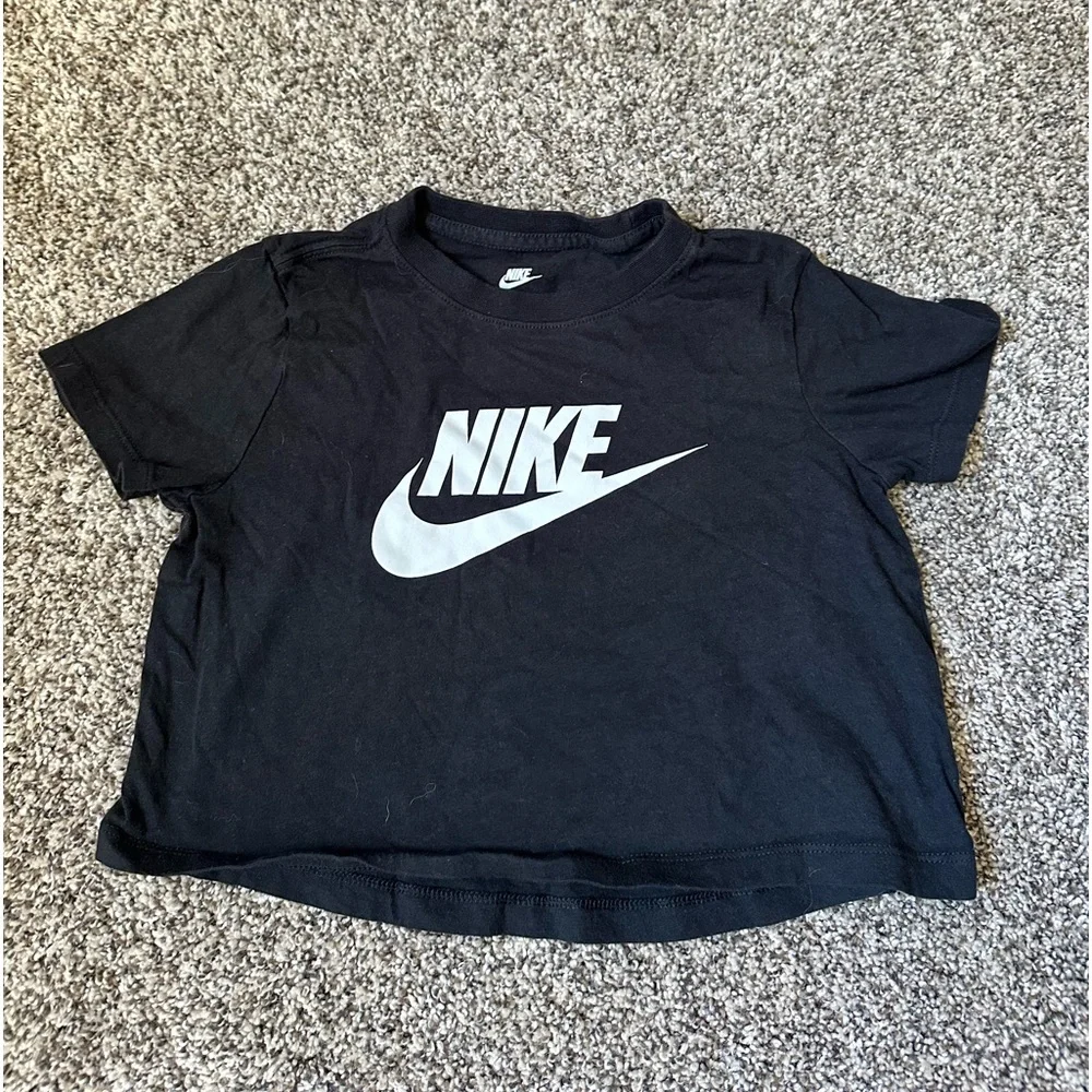 Nike crop top size small